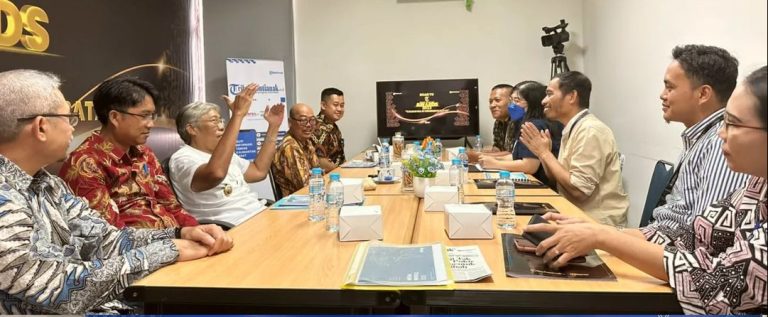 Bupati Sintang menghadiri undangan Presentasi Program Kabupaten Sintang dalam rangka Tribun Pontianak Award 2023